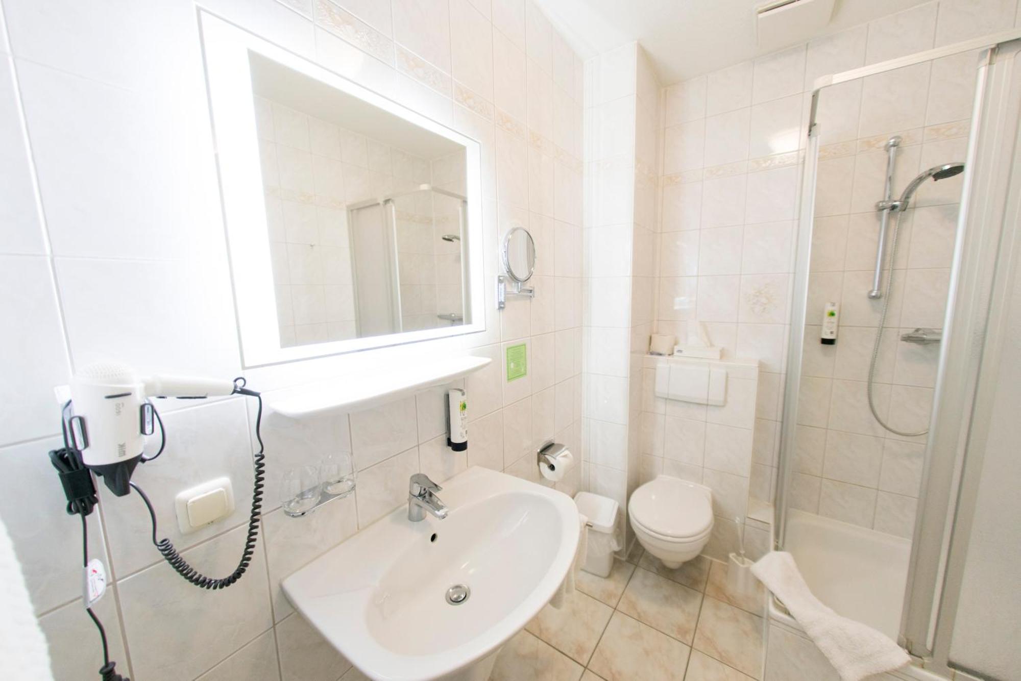 Das Fritz Hotel Schwerin Schoene Lage Im Gruenen Mit Regionaler Kueche Kostenfreien Parkplaetzen Und E Ladestation 외부 사진